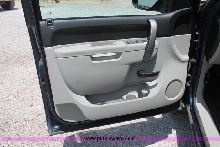 image for item I7914 2010 Chevrolet Silverado 1500 LT Crew Cab pickup truck