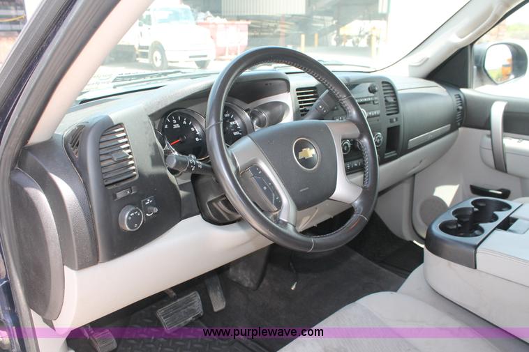 image for item I7914 2010 Chevrolet Silverado 1500 LT Crew Cab pickup truck