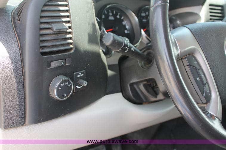 image for item I7914 2010 Chevrolet Silverado 1500 LT Crew Cab pickup truck