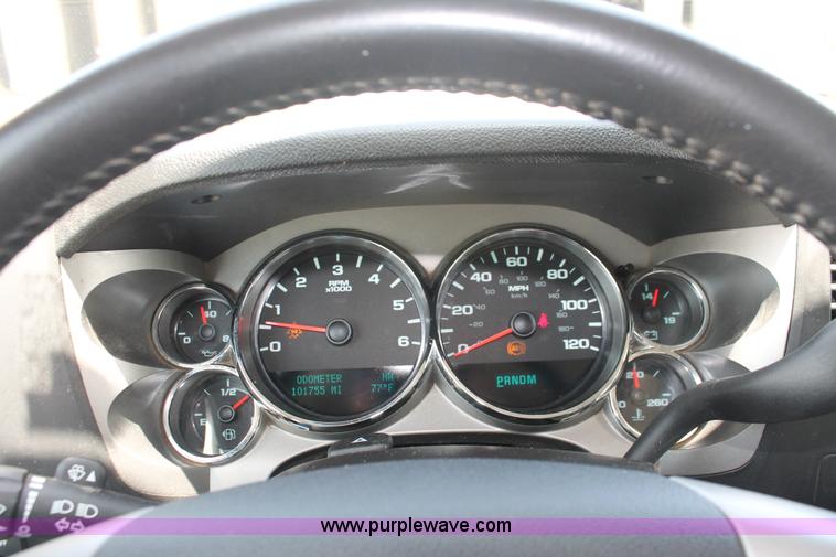 image for item I7914 2010 Chevrolet Silverado 1500 LT Crew Cab pickup truck