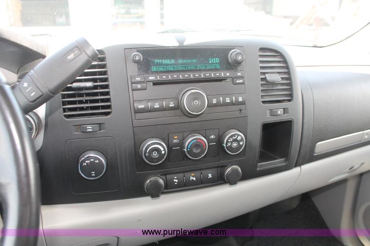 image for item I7914 2010 Chevrolet Silverado 1500 LT Crew Cab pickup truck