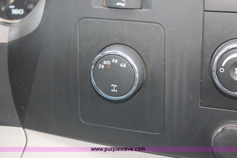 image for item I7914 2010 Chevrolet Silverado 1500 LT Crew Cab pickup truck