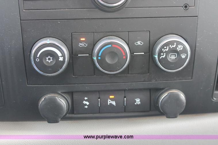 image for item I7914 2010 Chevrolet Silverado 1500 LT Crew Cab pickup truck