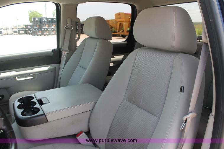 image for item I7914 2010 Chevrolet Silverado 1500 LT Crew Cab pickup truck