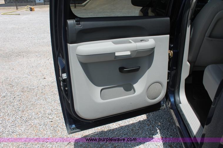 image for item I7914 2010 Chevrolet Silverado 1500 LT Crew Cab pickup truck