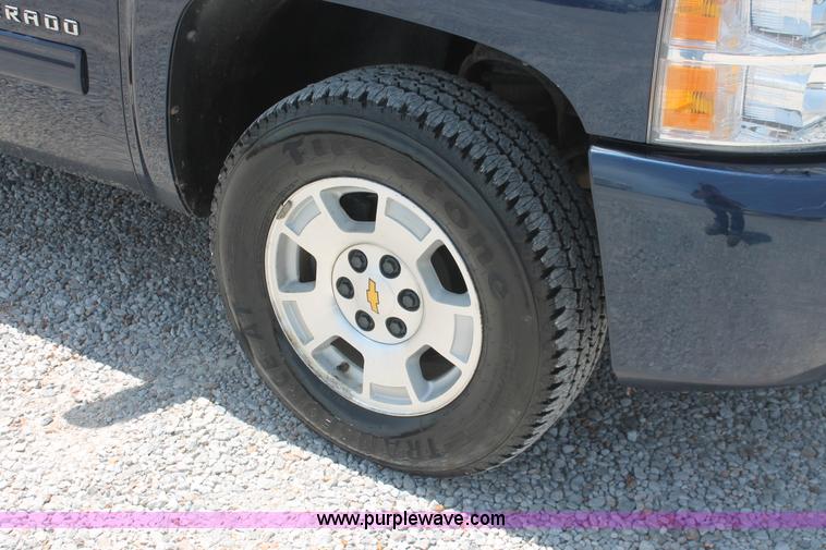 image for item I7914 2010 Chevrolet Silverado 1500 LT Crew Cab pickup truck