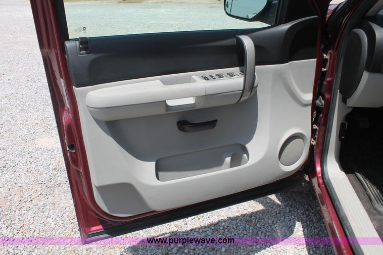 image for item I7916 2009 Chevrolet Silverado 1500 LT Crew Cab pickup truck