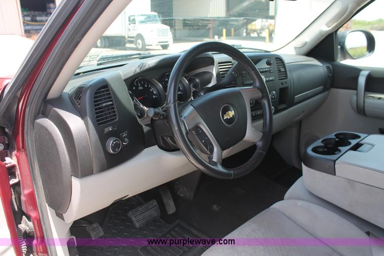 image for item I7916 2009 Chevrolet Silverado 1500 LT Crew Cab pickup truck
