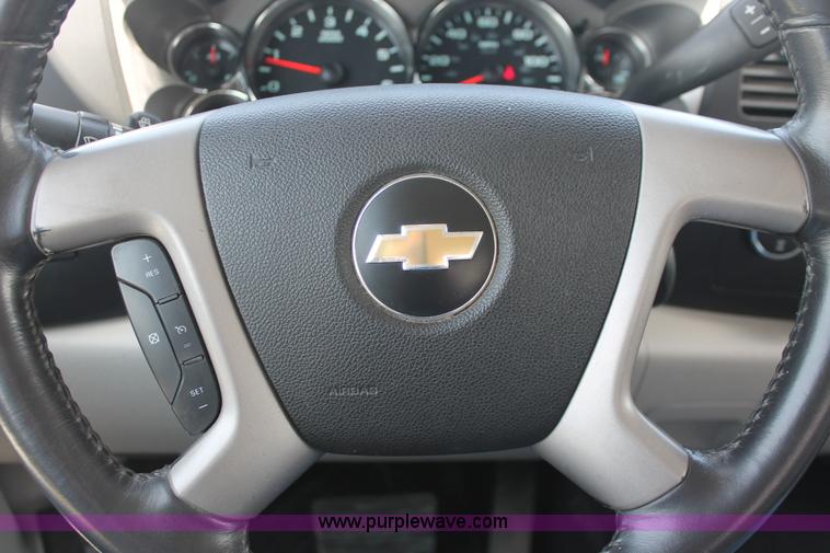 image for item I7916 2009 Chevrolet Silverado 1500 LT Crew Cab pickup truck