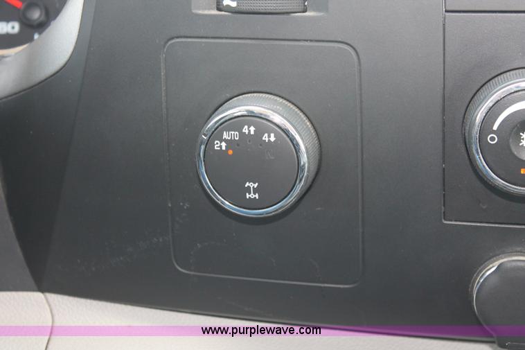 image for item I7916 2009 Chevrolet Silverado 1500 LT Crew Cab pickup truck