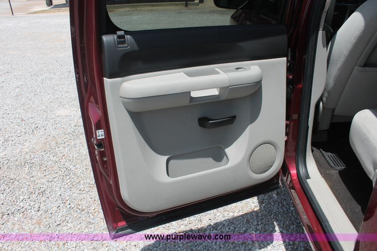 image for item I7916 2009 Chevrolet Silverado 1500 LT Crew Cab pickup truck