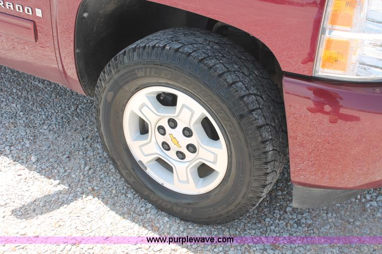 image for item I7916 2009 Chevrolet Silverado 1500 LT Crew Cab pickup truck