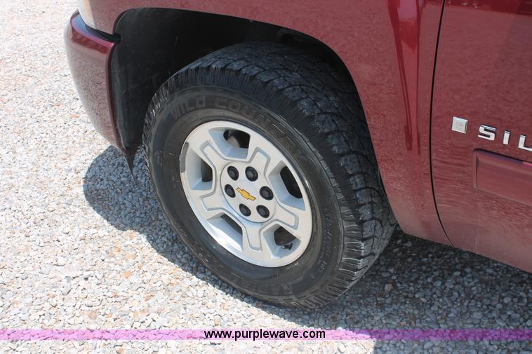 image for item I7916 2009 Chevrolet Silverado 1500 LT Crew Cab pickup truck