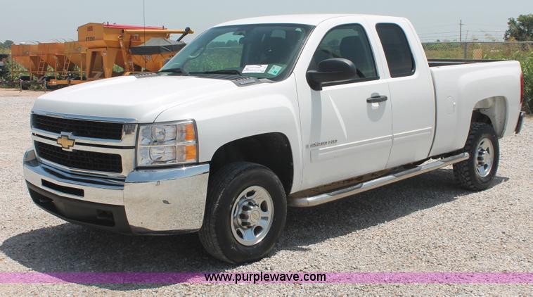 image for item I7917 2009 Chevrolet Silverado 2500HD LT Extended Cab pickup truck