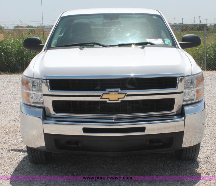 image for item I7917 2009 Chevrolet Silverado 2500HD LT Extended Cab pickup truck