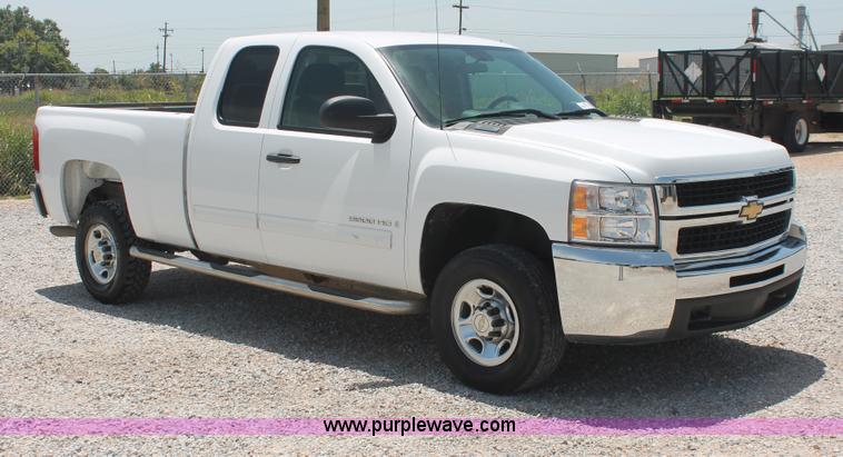 image for item I7917 2009 Chevrolet Silverado 2500HD LT Extended Cab pickup truck