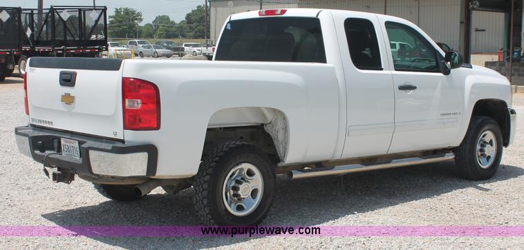image for item I7917 2009 Chevrolet Silverado 2500HD LT Extended Cab pickup truck