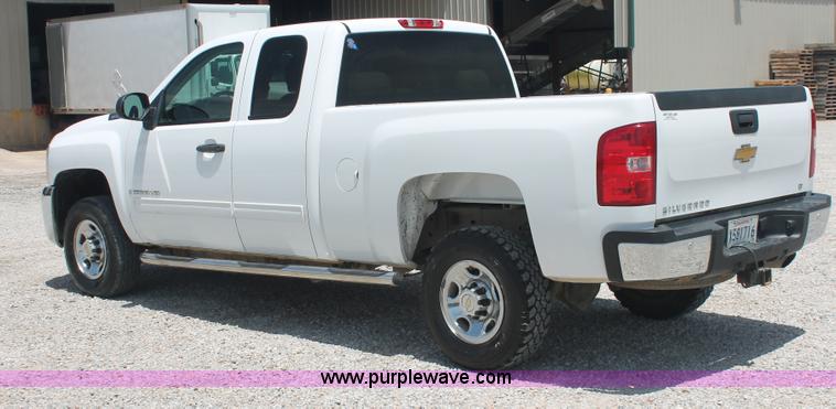 image for item I7917 2009 Chevrolet Silverado 2500HD LT Extended Cab pickup truck