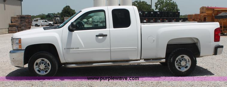 image for item I7917 2009 Chevrolet Silverado 2500HD LT Extended Cab pickup truck