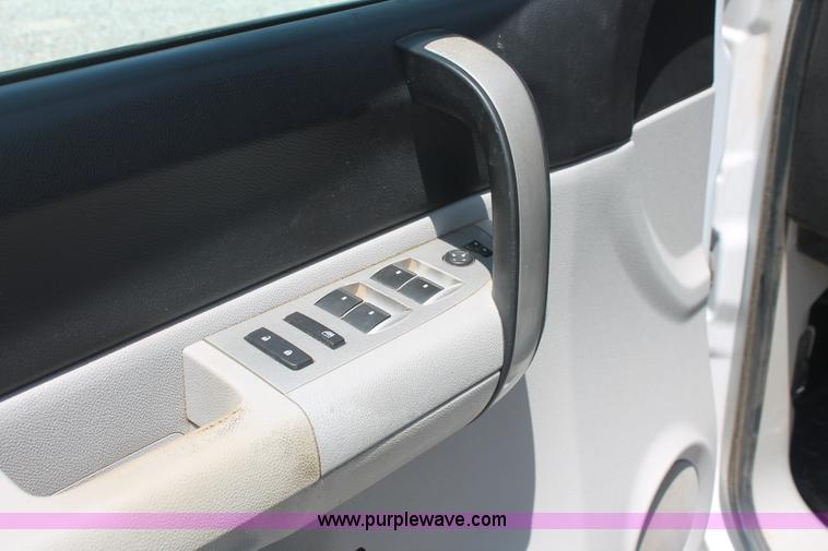 image for item I7917 2009 Chevrolet Silverado 2500HD LT Extended Cab pickup truck