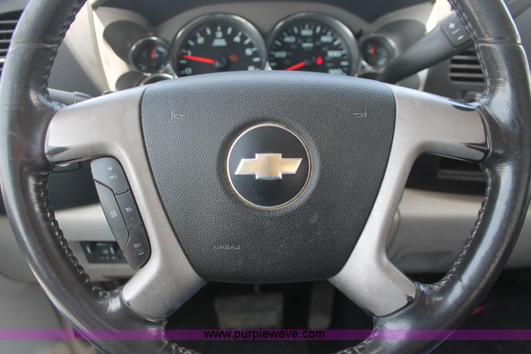 image for item I7917 2009 Chevrolet Silverado 2500HD LT Extended Cab pickup truck