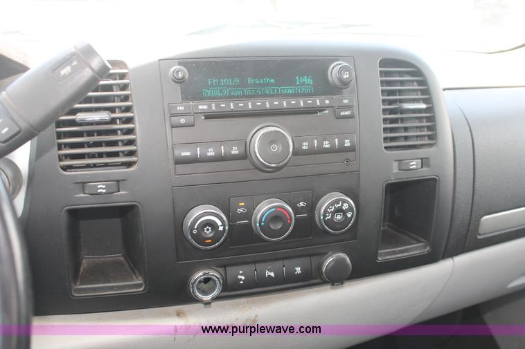 image for item I7917 2009 Chevrolet Silverado 2500HD LT Extended Cab pickup truck