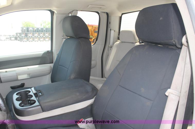 image for item I7917 2009 Chevrolet Silverado 2500HD LT Extended Cab pickup truck