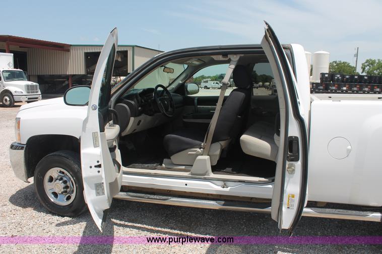 image for item I7917 2009 Chevrolet Silverado 2500HD LT Extended Cab pickup truck