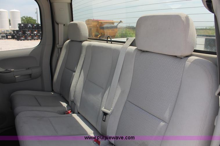 image for item I7917 2009 Chevrolet Silverado 2500HD LT Extended Cab pickup truck