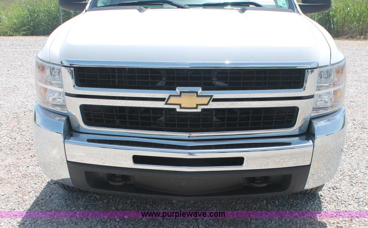 image for item I7917 2009 Chevrolet Silverado 2500HD LT Extended Cab pickup truck