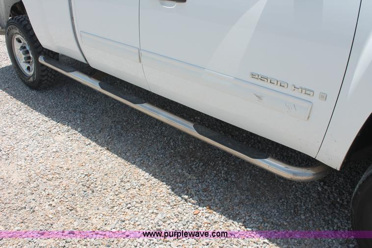 image for item I7917 2009 Chevrolet Silverado 2500HD LT Extended Cab pickup truck