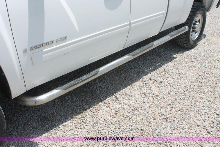 image for item I7917 2009 Chevrolet Silverado 2500HD LT Extended Cab pickup truck