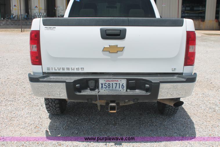 image for item I7917 2009 Chevrolet Silverado 2500HD LT Extended Cab pickup truck