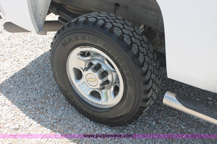 image for item I7917 2009 Chevrolet Silverado 2500HD LT Extended Cab pickup truck