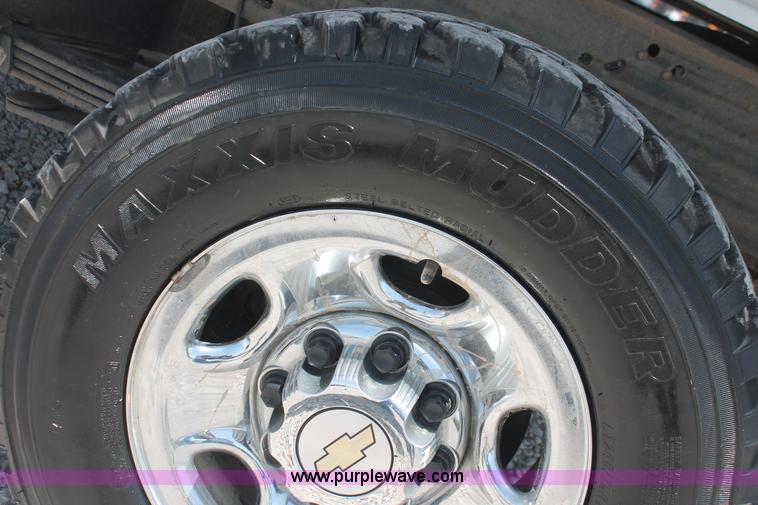 image for item I7917 2009 Chevrolet Silverado 2500HD LT Extended Cab pickup truck