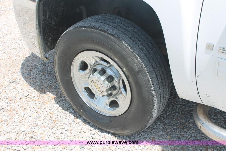 image for item I7917 2009 Chevrolet Silverado 2500HD LT Extended Cab pickup truck