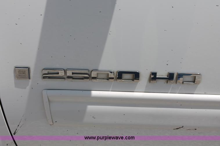 image for item I7917 2009 Chevrolet Silverado 2500HD LT Extended Cab pickup truck