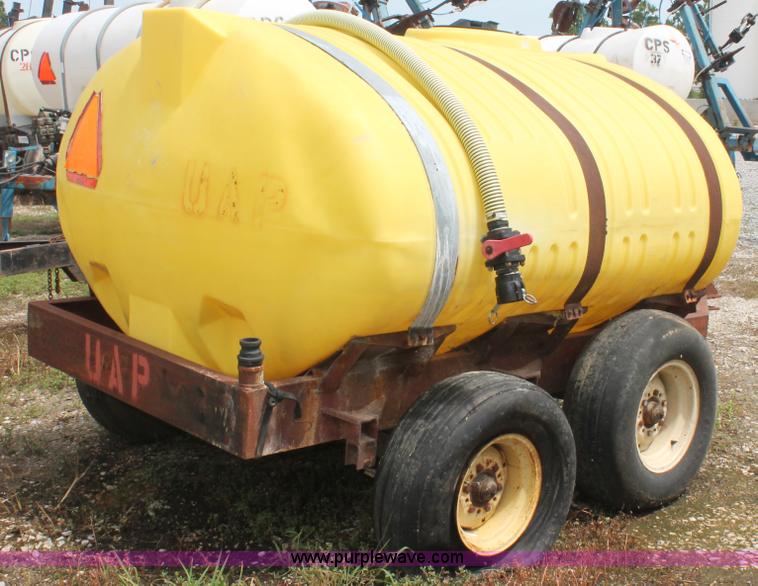 image for item I7925 1,000 gallon liquid nurse trailer