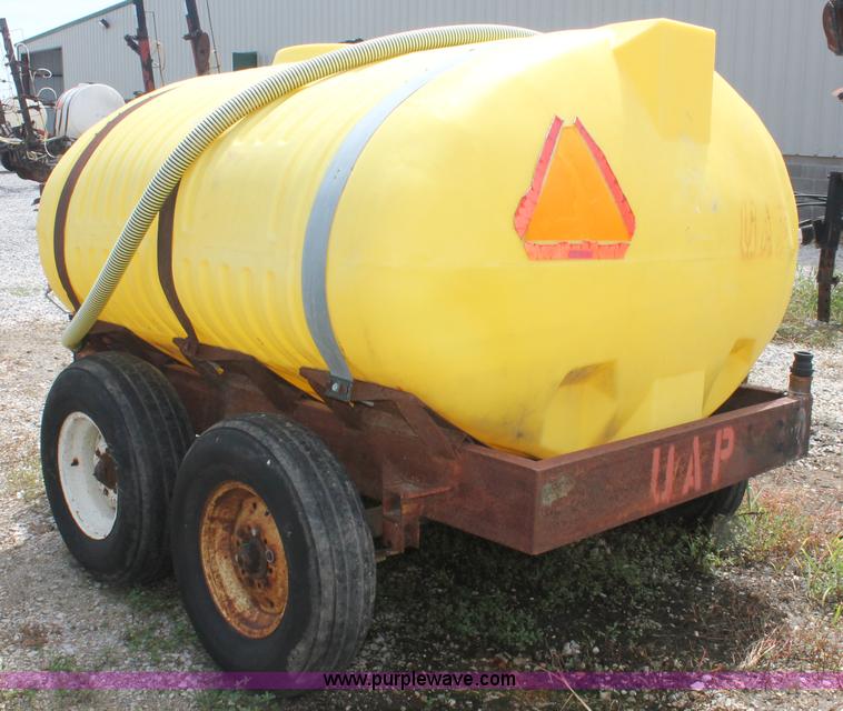image for item I7925 1,000 gallon liquid nurse trailer