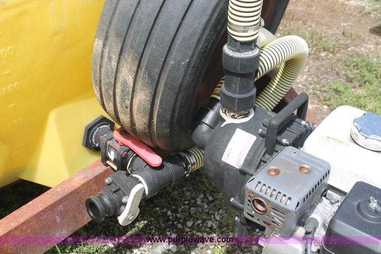 image for item I7925 1,000 gallon liquid nurse trailer