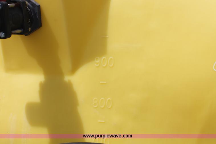 image for item I7925 1,000 gallon liquid nurse trailer