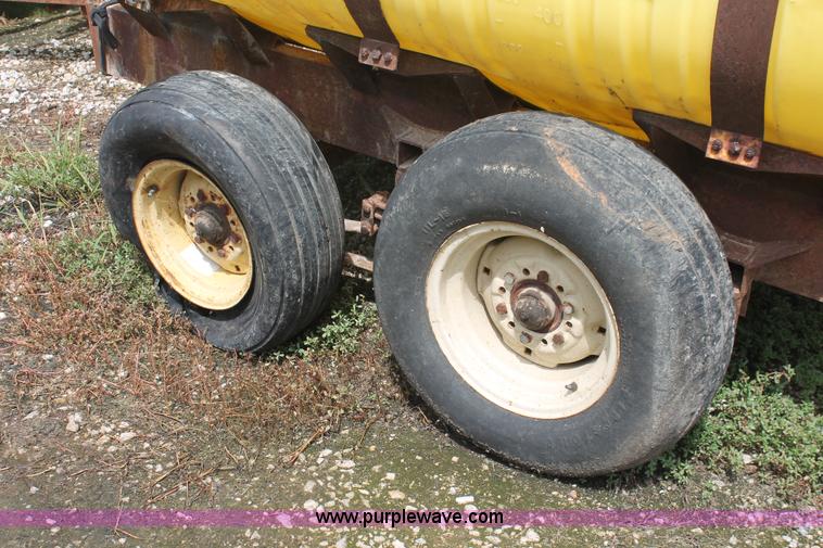 image for item I7925 1,000 gallon liquid nurse trailer