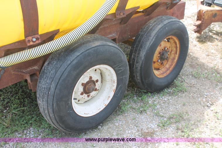 image for item I7925 1,000 gallon liquid nurse trailer