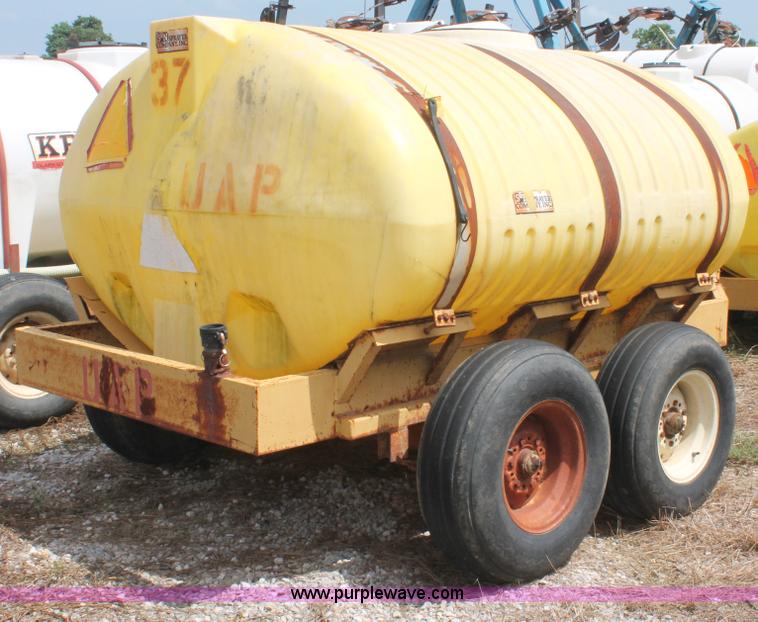 image for item I7927 1,000 gallon liquid nurse trailer