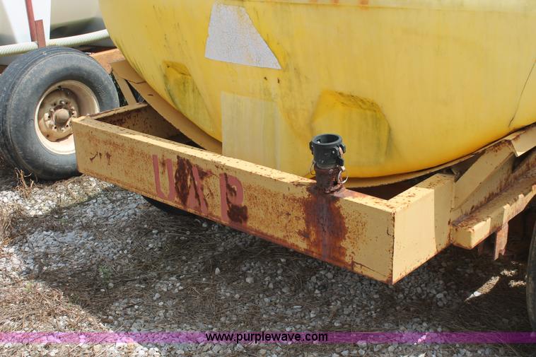 image for item I7927 1,000 gallon liquid nurse trailer