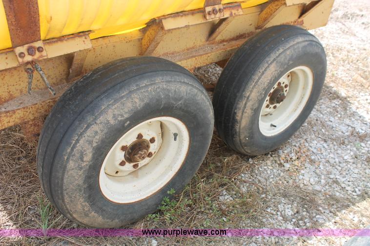 image for item I7927 1,000 gallon liquid nurse trailer