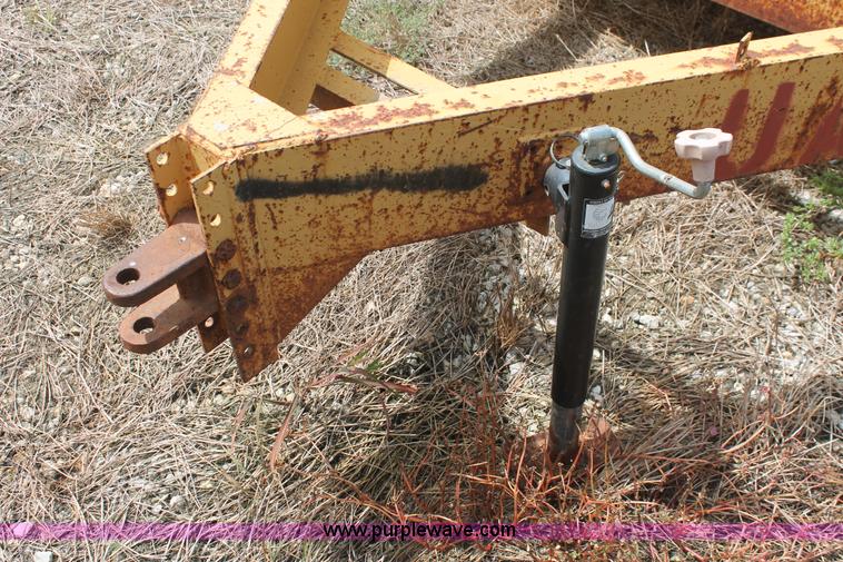 image for item I7927 1,000 gallon liquid nurse trailer