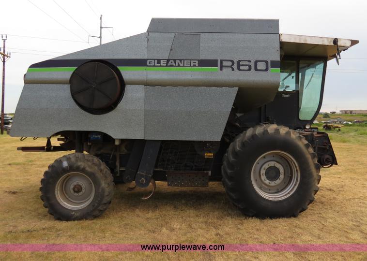 image for item A8582 1989 Gleaner R60 combine