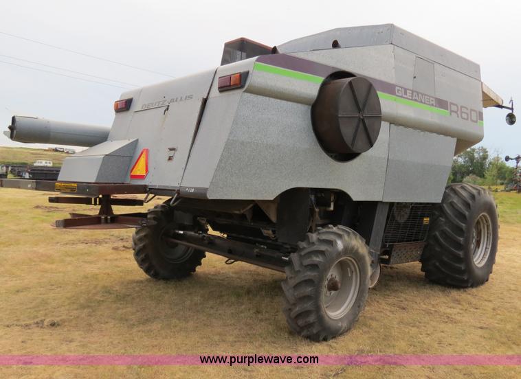 image for item A8582 1989 Gleaner R60 combine