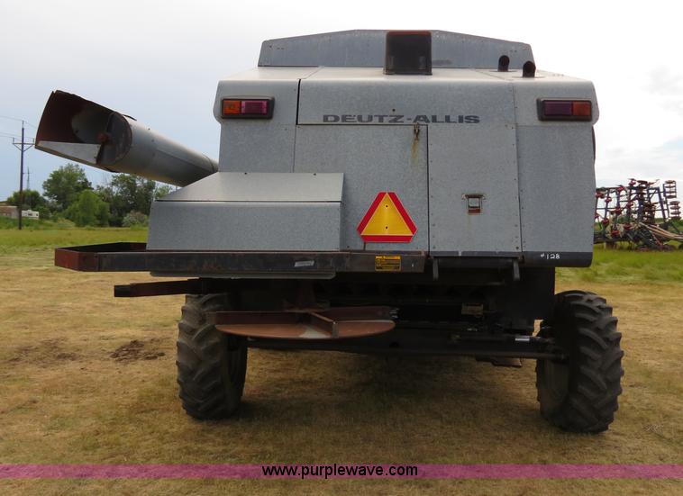 image for item A8582 1989 Gleaner R60 combine